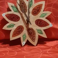 Pendule fleur bois quilling