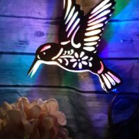 Vase avec arbre et colibri lumineux